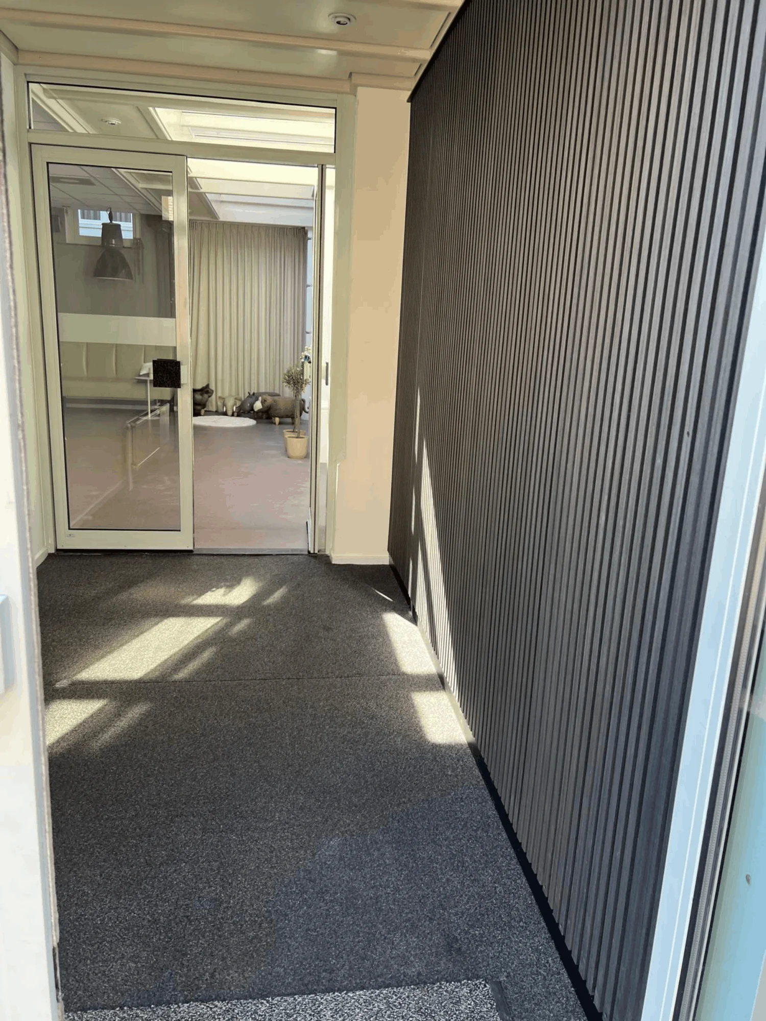 Ingang van De Nutszaal Enkhuizen